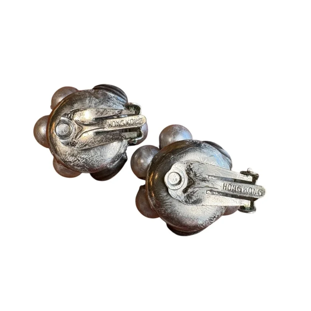 Vintage Cluster Bead Clip On Earrings Mid-Century Jewelry Hong Kong Black Gray‎ - Picture 4 of 4